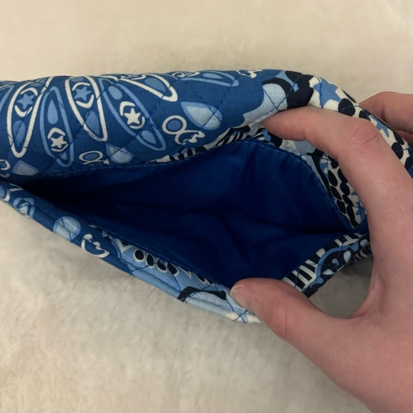 NWT Vera Bradley Trimmed Wristlet Blue Star Medallion Wallet - Picture 3 of 8